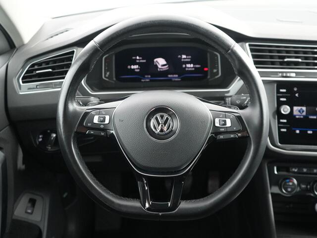Volkswagen TIGUAN 1.5 TSI ACT Highline Business R | Black style | Zwenkhaak | ACC | Winterpakket | Camera |