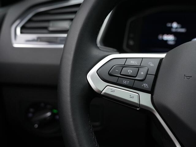 Volkswagen TIGUAN 1.4 TSI 245 pk eHybrid Elegance | Panoramadak | Trekhaak | IQ Light | Achteruitrijcamera | Adaptive Cruise | Elektrische achterklep