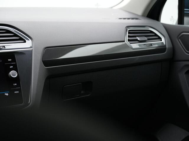 Volkswagen TIGUAN 1.4 TSI 245 pk eHybrid Elegance | Panoramadak | Trekhaak | IQ Light | Achteruitrijcamera | Adaptive Cruise | Elektrische achterklep
