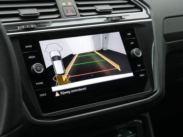 Volkswagen TIGUAN 1.5 TSI 150 pk DSG R-Line Business+ | Trekhaak | Achteruitrijcamera | Adaptive Cruise | Stuur-/stoelverwarming | Keyless Entry