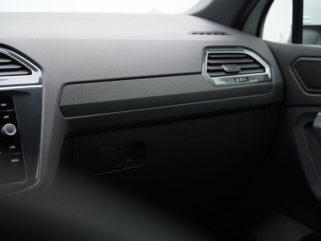 Volkswagen TIGUAN 1.5 TSI 150 pk DSG R-Line Business+ | Trekhaak | Achteruitrijcamera | Adaptive Cruise | Stuur-/stoelverwarming | Keyless Entry