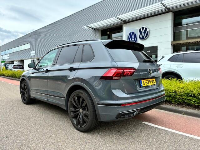 Volkswagen TIGUAN 1.5 TSI R-Line Business / App connect / Panodak / 360 Camera / Black Style / Trekhaak wegklapbaar / NAVI