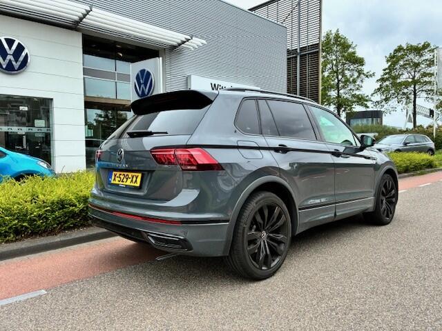 Volkswagen TIGUAN 1.5 TSI R-Line Business / App connect / Panodak / 360 Camera / Black Style / Trekhaak wegklapbaar / NAVI