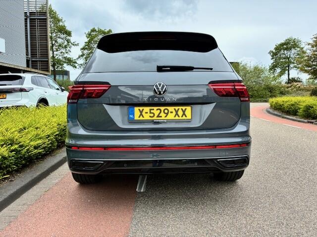Volkswagen TIGUAN 1.5 TSI R-Line Business / App connect / Panodak / 360 Camera / Black Style / Trekhaak wegklapbaar / NAVI