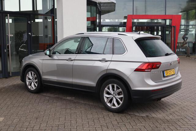 Volkswagen TIGUAN 1.4 TSI ACT Comfortline Business R LED koplampen, trekhaak, 18" LMV, door ons onderhouden, ACC, stoelverwarming, privacy glas en wegklapbare trekhaak
