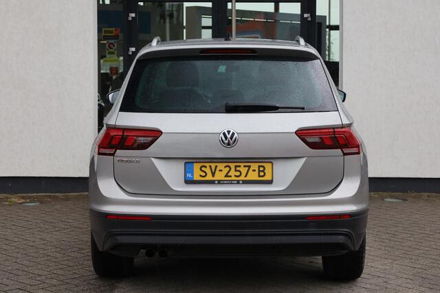 Volkswagen TIGUAN 1.4 TSI ACT Comfortline Business R LED koplampen, trekhaak, 18" LMV, door ons onderhouden, ACC, stoelverwarming, privacy glas en wegklapbare trekhaak