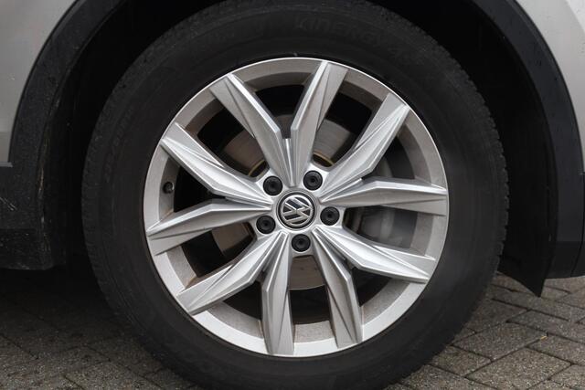 Volkswagen TIGUAN 1.4 TSI ACT Comfortline Business R LED koplampen, trekhaak, 18" LMV, door ons onderhouden, ACC, stoelverwarming, privacy glas en wegklapbare trekhaak