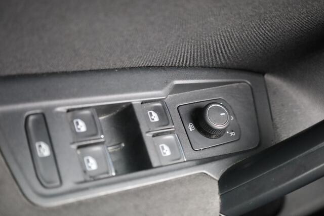 Volkswagen TIGUAN 1.4 TSI ACT Comfortline Business R LED koplampen, trekhaak, 18" LMV, door ons onderhouden, ACC, stoelverwarming, privacy glas en wegklapbare trekhaak