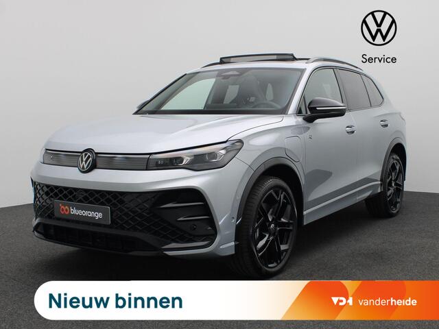 Volkswagen TIGUAN 1.5 eHybrid R-Line Edition 272PK DSG Panoramadak, Trekhaak, Black Style, Navi via Apple Carplay/Android Auto, Head-Up Display, 360gr. Camera, Matrix-LED Verlichting, 20" LM Velgen