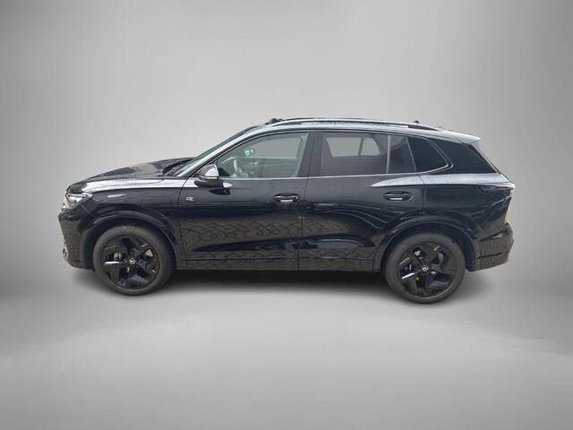 Volkswagen TIGUAN 1.5 eHybrid 272pk DSG R-Line Edition · Panoramadak · 360 Camera · Inklap. Trekhaak · Matrix LED · Keyless · Massagefunctie · Dodehoeksensor · Garantie t/m 27-10-2029 of 100.000km