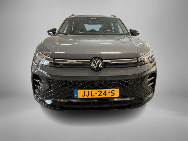 Volkswagen TIGUAN 1.5 eHybrid 272pk DSG R-Line Edition · Panoramadak · Inklap. Trekhaak · 360 Camera · Matrix LED · Massagefunctie · Keyless · Garantie t/m 27-10-2029 of 100.000km