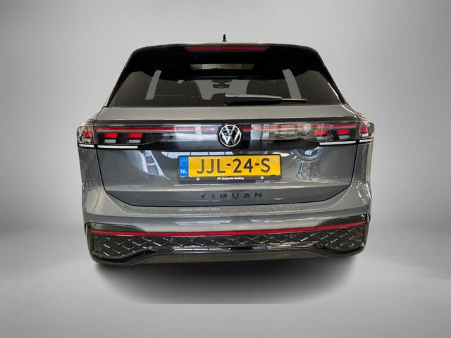 Volkswagen TIGUAN 1.5 eHybrid 272pk DSG R-Line Edition · Panoramadak · Inklap. Trekhaak · 360 Camera · Matrix LED · Massagefunctie · Keyless · Garantie t/m 27-10-2029 of 100.000km