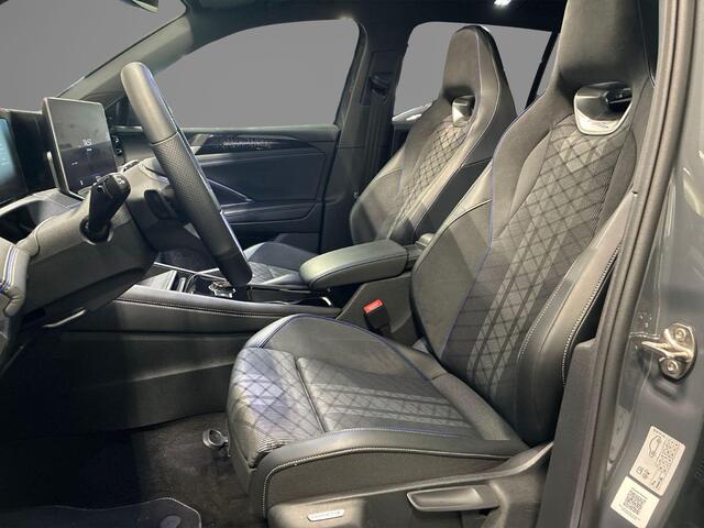 Volkswagen TIGUAN 1.5 eHybrid 272pk DSG R-Line Edition · Panoramadak · Inklap. Trekhaak · 360 Camera · Matrix LED · Massagefunctie · Keyless · Garantie t/m 27-10-2029 of 100.000km