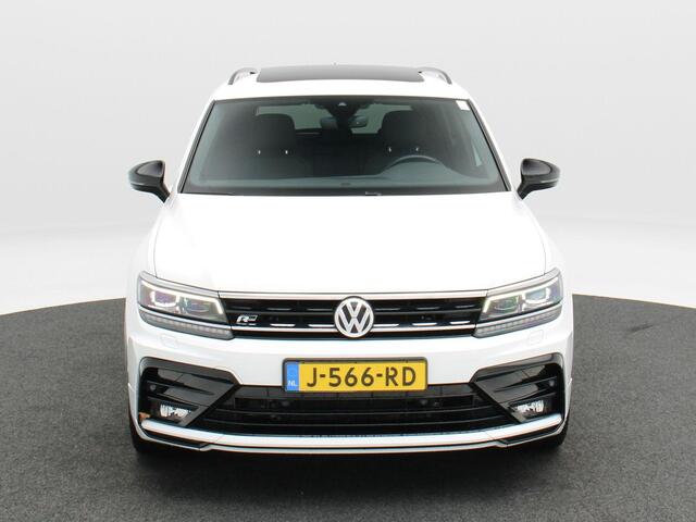Volkswagen TIGUAN 1.5 TSi 150 Pk Automaat Highline Business R-Line | Black Style | Trekhaak | Stoelverwarming | Panorama dak | Camera | Adaptive Cruise | CarPlay | 95.610 Km !!