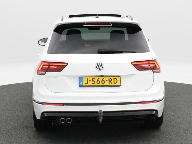 Volkswagen TIGUAN 1.5 TSi 150 Pk Automaat Highline Business R-Line | Black Style | Trekhaak | Stoelverwarming | Panorama dak | Camera | Adaptive Cruise | CarPlay | 95.610 Km !!