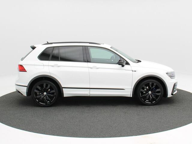 Volkswagen TIGUAN 1.5 TSi 150 Pk Automaat Highline Business R-Line | Black Style | Trekhaak | Stoelverwarming | Panorama dak | Camera | Adaptive Cruise | CarPlay | 95.610 Km !!