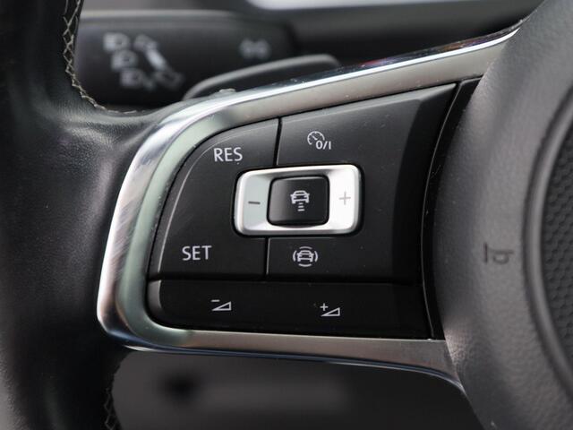 Volkswagen TIGUAN 1.5 TSi 150 Pk Automaat Highline Business R-Line | Black Style | Trekhaak | Stoelverwarming | Panorama dak | Camera | Adaptive Cruise | CarPlay | 95.610 Km !!