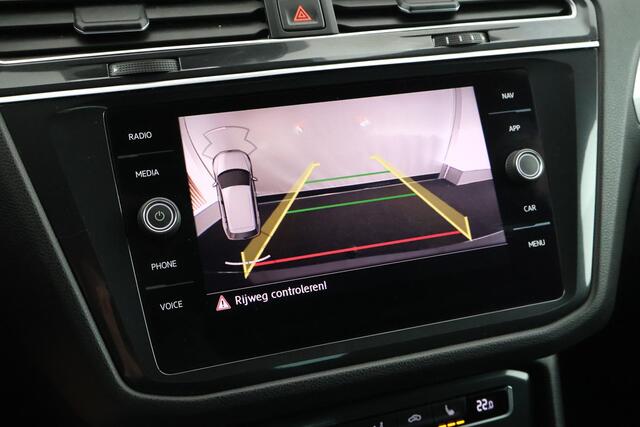 Volkswagen TIGUAN 1.4 TSI R-Line Highline Trekhaak Panoramadak Camera Stoelverwarming Virtual Cockpit