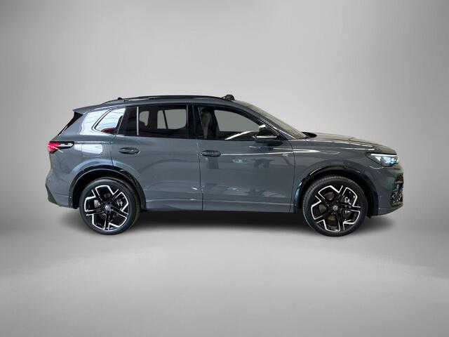 Volkswagen TIGUAN 1.5eHybrid 200kW/272PK R-Line Black Style · Panoramadak · Leder · Trekhaak · Harman Kardon Sound · 360°Camera + Parkeersensoren · Garantie t/m 10-08-2030 of 100.000KM