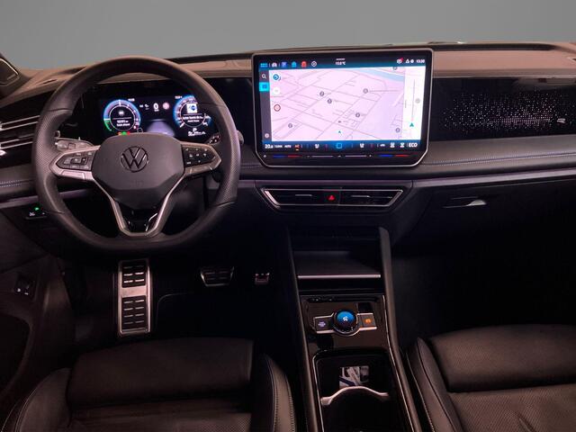 Volkswagen TIGUAN 1.5eHybrid 200kW/272PK R-Line Black Style · Panoramadak · Leder · Trekhaak · Harman Kardon Sound · 360°Camera + Parkeersensoren · Garantie t/m 10-08-2030 of 100.000KM