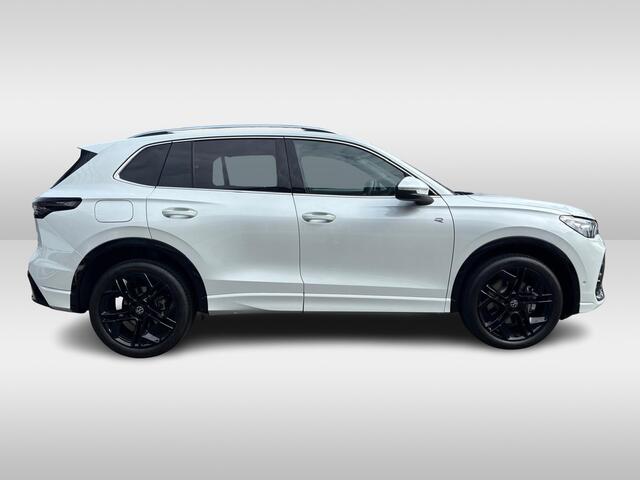 Volkswagen TIGUAN 1.5 eHybrid R-Line Edition DSG Automaat Trekhaak inklapbaar / 20" York velgen / Assistance + Comfort + Design pakket Rijdende demonstratieauto, bezichtigen op afspraak / Fabrieksgarantie tot 05-2030