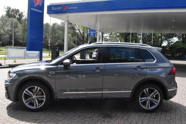 Volkswagen TIGUAN 2.0 TSI 4Motion R- Line Highline Schuifdak |Trekhaak | Digitaal Dashboard | Carplay Navi | 12 mnd BOVAG garantie | Whatsapp 06-53188999