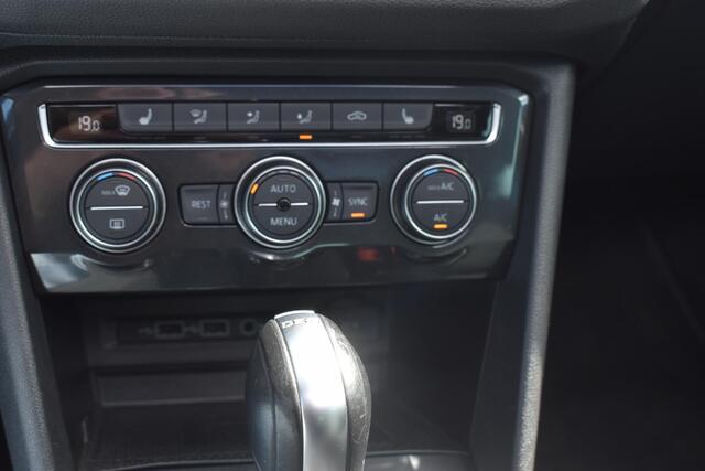 Volkswagen TIGUAN 2.0 TSI 4Motion R- Line Highline Schuifdak |Trekhaak | Digitaal Dashboard | Carplay Navi | 12 mnd BOVAG garantie | Whatsapp 06-53188999