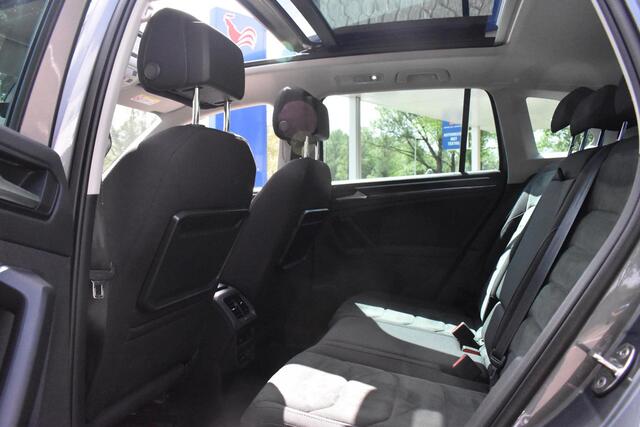 Volkswagen TIGUAN 2.0 TSI 4Motion R- Line Highline Schuifdak |Trekhaak | Digitaal Dashboard | Carplay Navi | 12 mnd BOVAG garantie | Whatsapp 06-53188999