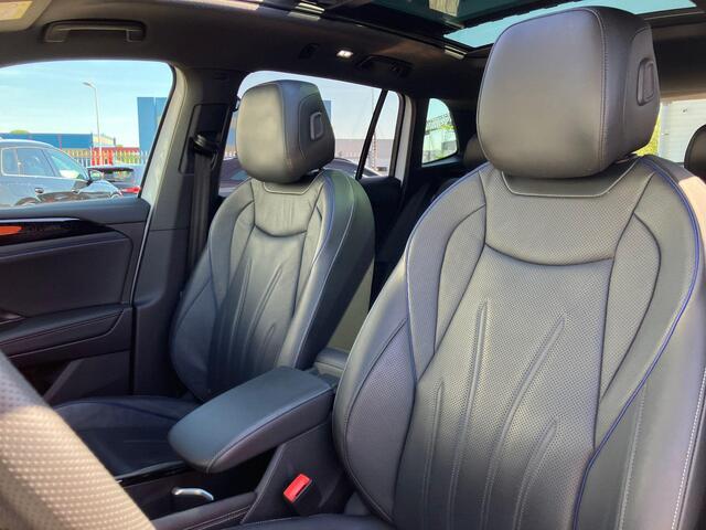 Volkswagen TIGUAN 1.5eHybrid 150kW/204PK R-Line Black Style · Leder · Harman Kardon · Panoramadak · Trekhaak · 360°Camera + Parkeersensoren · Garantie t/m 11-05-2030 of 100000km.