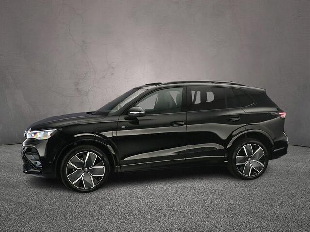Volkswagen TIGUAN R-Line Edition 1.5 TSI eHybrid 272pk DSG Automaat Trekhaak, Panoramadak, Black Style, Adaptive cruise control, LED matrix koplampen, Head up display