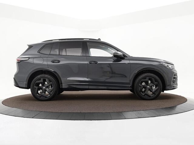 Volkswagen TIGUAN 1.5 eHybrid 272pk DSG R-Line Edition · Panoramadak · Inklap. Trekhaak · 360 Camera · Matrix LED · Massagefunctie · Keyless · Garantie t/m 27-10-2029 of 100.000km