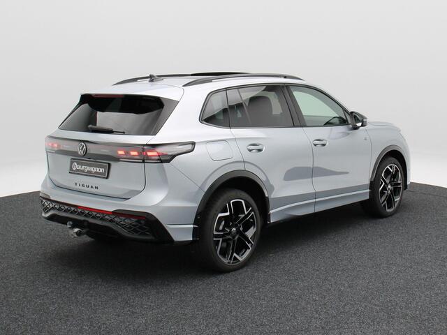 Volkswagen TIGUAN 1.5 eHybrid 272 Pk Automaat R-Line Edition | Black Style | Trekhaak | Panorama dak | Stoelverwarming | 360 Camera | Adaptive Cruise | CarPlay | 20 Inch | 7.935 Km !!