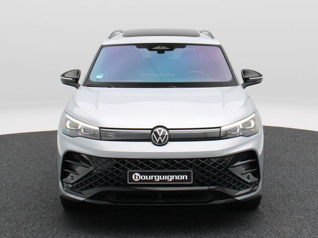 Volkswagen TIGUAN 1.5 eHybrid 272 Pk Automaat R-Line Edition | Black Style | Trekhaak | Panorama dak | Stoelverwarming | 360 Camera | Adaptive Cruise | CarPlay | 20 Inch | 7.935 Km !!