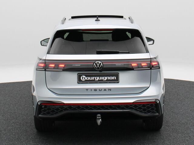 Volkswagen TIGUAN 1.5 eHybrid 272 Pk Automaat R-Line Edition | Black Style | Trekhaak | Panorama dak | Stoelverwarming | 360 Camera | Adaptive Cruise | CarPlay | 20 Inch | 7.935 Km !!