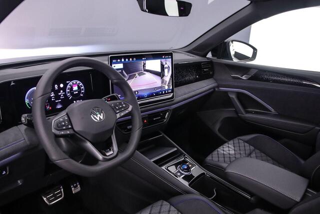 Volkswagen TIGUAN R-Line Edition 1.5 TSI eHybrid 272pk DSG Automaat Trekhaak, Black Style, Panoramadak, Adaptive cruise control, 360 camera, Navigatie