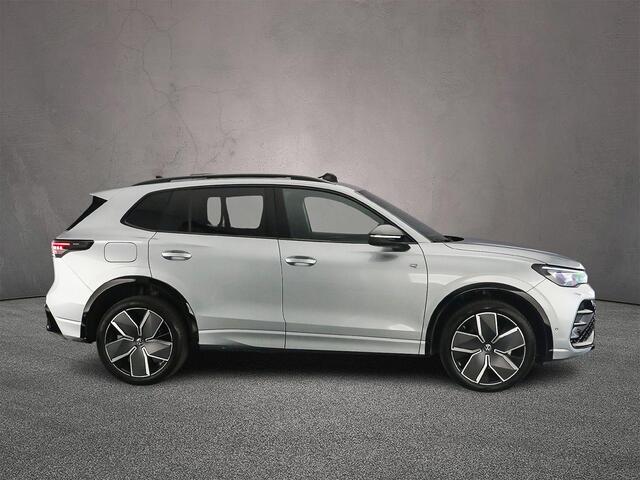 Volkswagen TIGUAN R-Line Edition 1.5 TSI eHybrid 272pk DSG Automaat Trekhaak, Black Style, Panoramadak, Adaptive cruise control, 360 camera, Navigatie