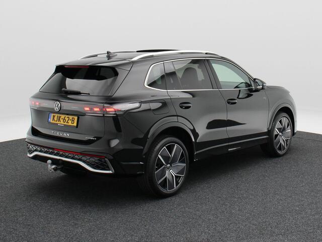 Volkswagen TIGUAN 1.5 eHybrid R-Line Edition | Trekhaak | Panoramadak | Head-Up Display | 360 Camera | App Connect |