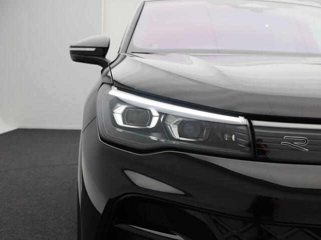 Volkswagen TIGUAN 1.5 eHybrid R-Line Edition | Trekhaak | Panoramadak | Head-Up Display | 360 Camera | App Connect |