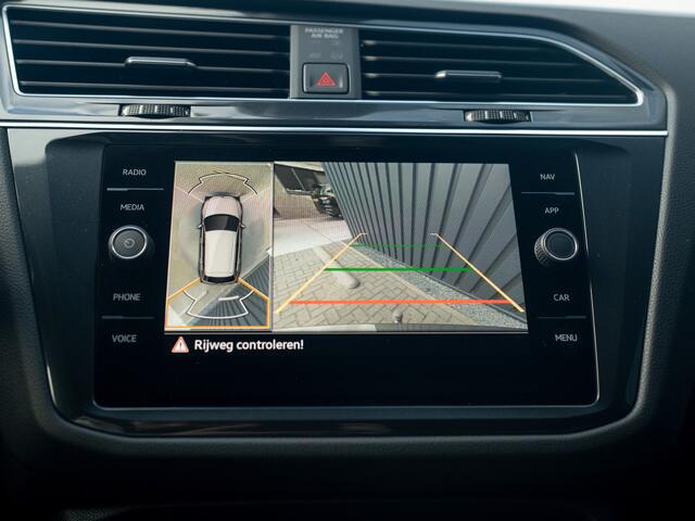 Volkswagen TIGUAN 1.5 TSI R-Line Business+ | 360 Camera | Trekhaak wegkl. | 20'' | Allseason banden | Black Style | Prijs Rijklaar!!
