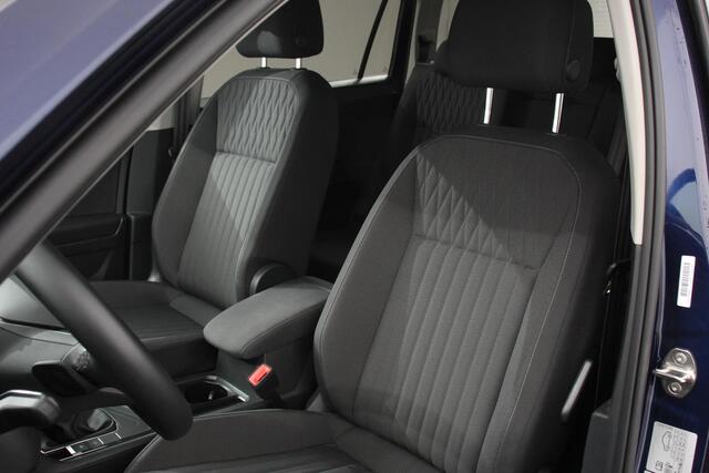 Volkswagen TIGUAN Allspace 1.5 TSI 150pk DSG Life 7p. Navigatie Climate Control Adaptieve cruise control Achteruitrijcamera Trekhaak Virtual Cockpit Elektrische achterklep Stoelverwarming Led Lichtmetalen velgen Parkeersensoren