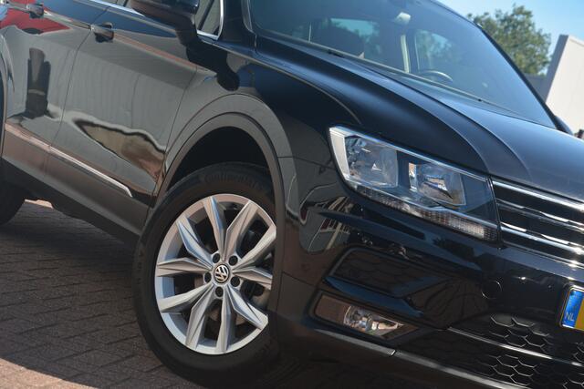 Volkswagen TIGUAN 1.4 TSI ACT Comfortline Business | Navigatie | Apple Carplay/Android Auto | Leer | Panorama Dak | NL auto!! | Veel opties en erg lage km stand!!