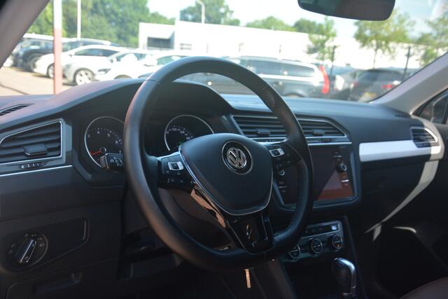 Volkswagen TIGUAN 1.4 TSI ACT Comfortline Business | Navigatie | Apple Carplay/Android Auto | Leer | Panorama Dak | NL auto!! | Veel opties en erg lage km stand!!