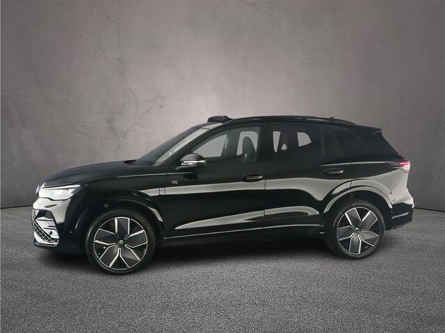 Volkswagen TIGUAN R-Line Edition 1.5 TSI eHybrid 272pk DSG Automaat Trekhaak, Panoramadak, Navigatie, Adaptive cruise control, Black Style, Achteruitrijcamera, Elektriche achterklep