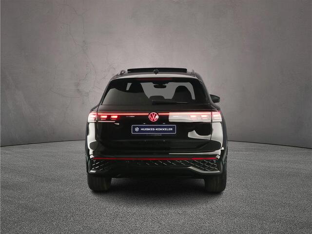 Volkswagen TIGUAN R-Line Edition 1.5 TSI eHybrid 272pk DSG Automaat Trekhaak, Panoramadak, Navigatie, Adaptive cruise control, Black Style, Achteruitrijcamera, Elektriche achterklep