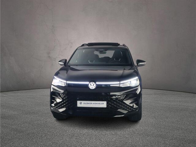 Volkswagen TIGUAN R-Line Edition 1.5 TSI eHybrid 272pk DSG Automaat Trekhaak, Panoramadak, Navigatie, Adaptive cruise control, Black Style, Achteruitrijcamera, Elektriche achterklep