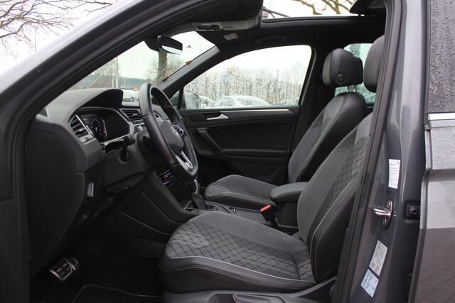 Volkswagen TIGUAN Allspace 1.5 TSI R-Line Business+ 7p. / Trekhaak / Panoramadak / Camera / CarPlay / Keyless / 19'' / Mattrix LED / Stoelverwarming / DAB / ACC