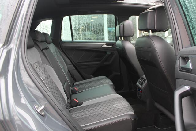Volkswagen TIGUAN Allspace 1.5 TSI R-Line Business+ 7p. / Trekhaak / Panoramadak / Camera / CarPlay / Keyless / 19'' / Mattrix LED / Stoelverwarming / DAB / ACC
