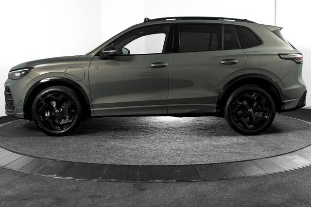Volkswagen TIGUAN 1.5 eHybrid 272 PK R-Line | Black Style | S/K-panodak | Adapt. Cruise | Stoel-+stuurverw. | App. Connect | Camera | LM 19" | 3707
