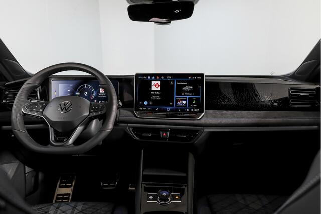 Volkswagen TIGUAN 1.5 eHybrid 272 PK R-Line | Black Style | S/K-panodak | Adapt. Cruise | Stoel-+stuurverw. | App. Connect | Camera | LM 19" | 3777