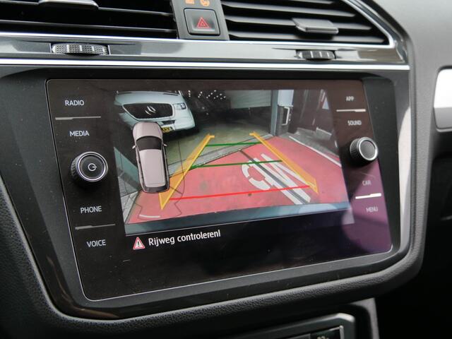 Volkswagen TIGUAN 2.0 TSI 191PK 4Motion Highline | TREKHAAK 2.500KG TREKGEW. | CAMERA | CARPLAY |